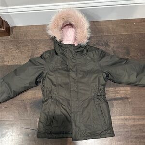The North Face 550 Kids Dark Green Puffer with Pink Faux Fur Hood